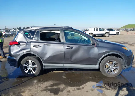 2017 Toyota Rav4 Xle z USA, uszkodzony, nr VIN 2T3RFREV4HW570279